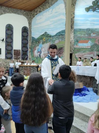 Abertura das Novenas reúne centenas de fiéis em Laranjeiras do Sul Celebração marca o início da preparação para a Festa em honra a Nossa Senhora Aparecida